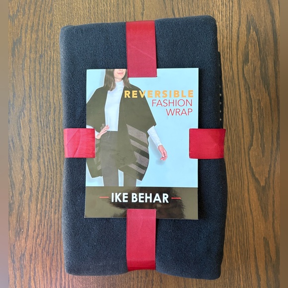 Ike Behar Women’s Reversible Fashion Wrap - Picture 6 of 7